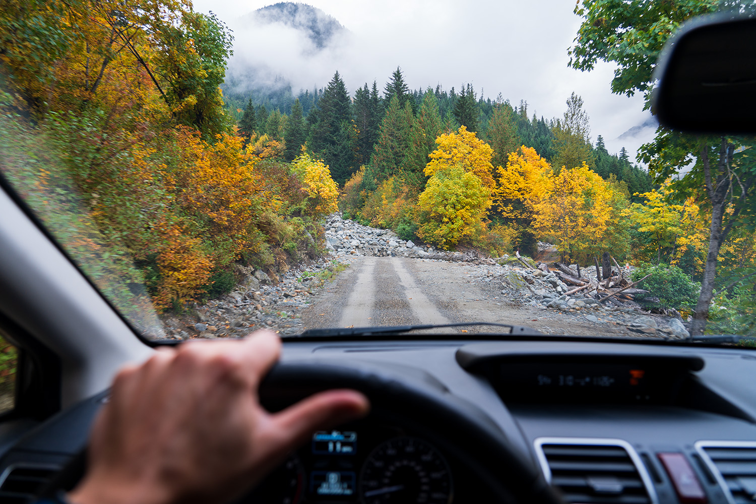 the road to cascade pass trailhead north cascades
