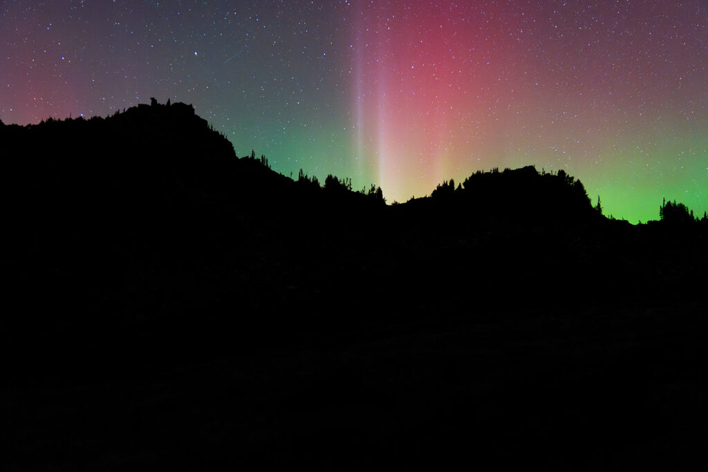 northern lights thunder mountain lakes
